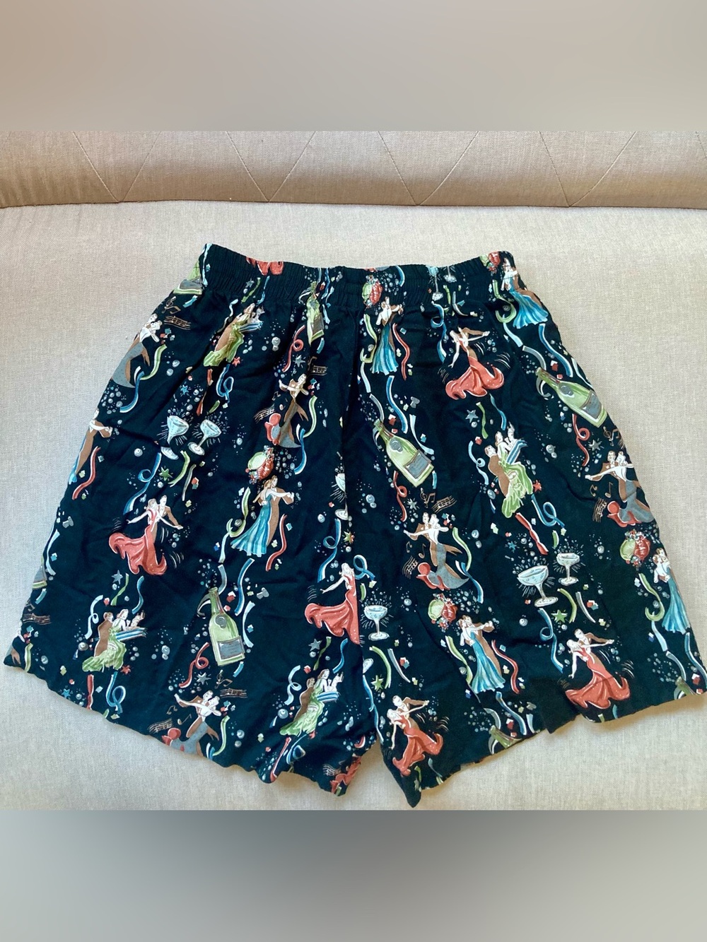 Vintage 90s printed rayon Bermuda shorts, small medium